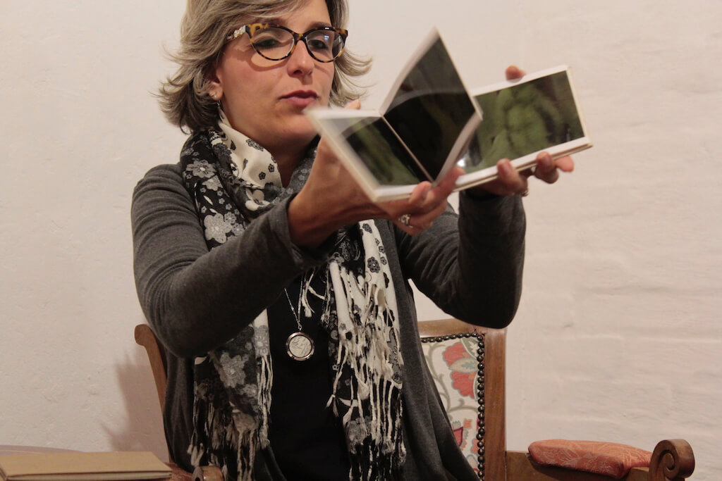 Leituras etílicas: encontro, vinho e livros de artista - Foto: Marcia Gadioli
